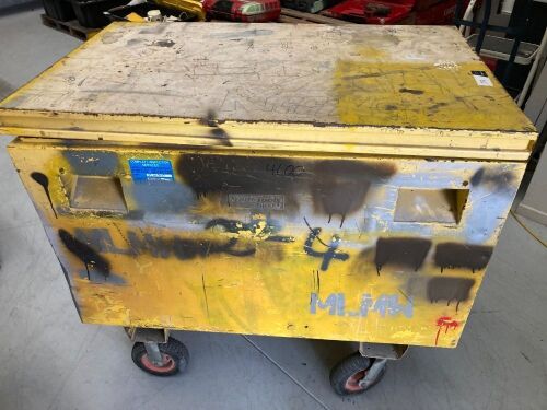 **UNRESERVED** Mobile Tool cabinet