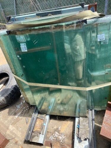 **UNRESERVED** Quantity of 20 x Ballustrade Clear Glass Panels