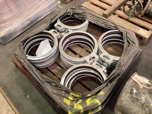 Quantity of 15 x 350mm Pipe Couplings