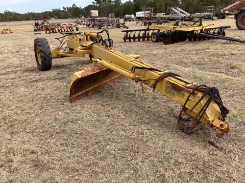 Unreserved-Tow Grader