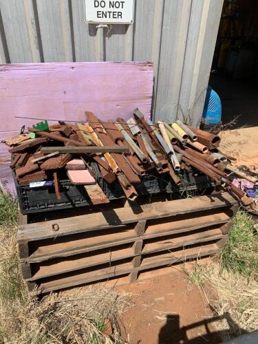 Unreserved-Pallet lot of steel offcuts