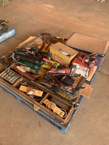 Unreserved-Pallet lot of hand and power tools