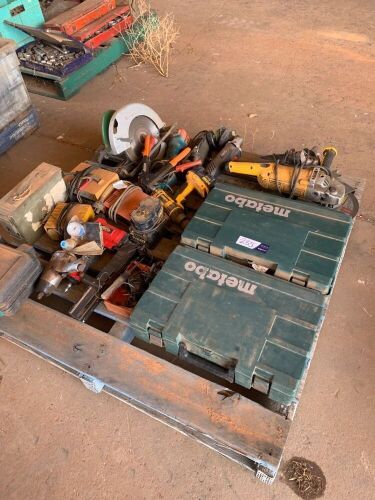 Unreserved-Pallet lot of power tools