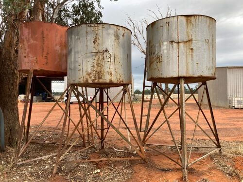 Unreserved-Quantity of 3 x Diesel Fuel Tanks