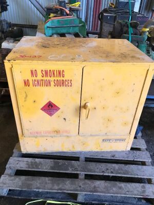 Flammable Goods CabinetDimensions approx 920mm x 620mm x 800mm