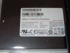 Quantity of 8 x Samsung SSD - 4