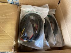 Quantity of assorted computer cables - 5
